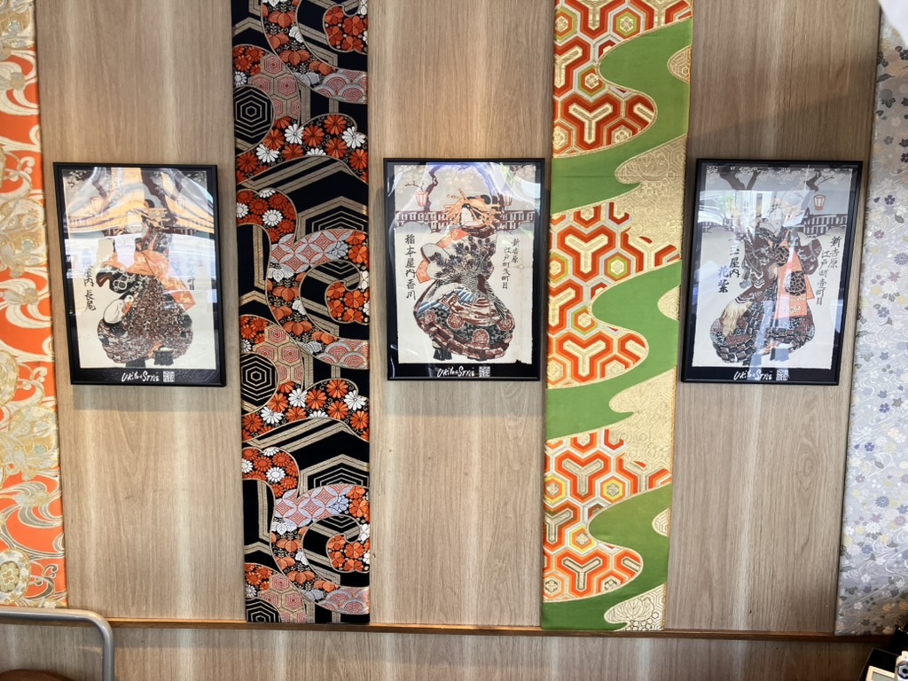 【展示報告】「ちょこっと寿し 桜坂店」にUKiYo-E-STYLEの浮世絵アート商品が登場!